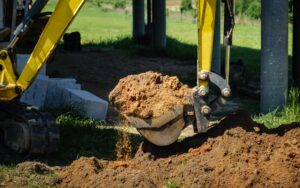 Jakie maszyny budowlane wynająć na etapie wykończenia terenu